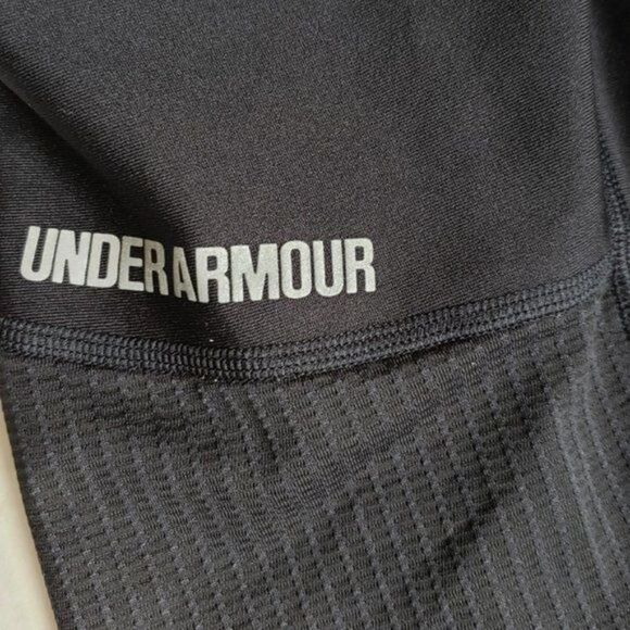 Women's Under Armour Mesh Inset Capris Medium - Picture 4 of 8